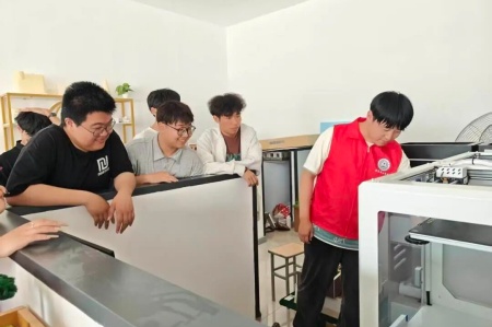 受助怀初心 回馈赴新程 | 保定理工学院艺术学院助学金获得者以艺践行感恩