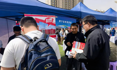 访企拓岗搭桥梁，精准对接促就业