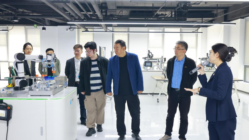 【校企携手 共筑新程】深化校企协同育人 —— 信息科学与工程学院赴北京华晟经世洽谈并汇报教育部 ICT 专业大模型项目