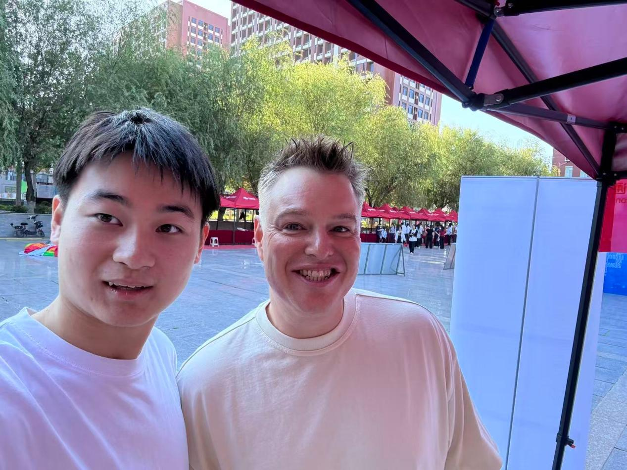 国际交流特色咨询服务亮相迎新现场